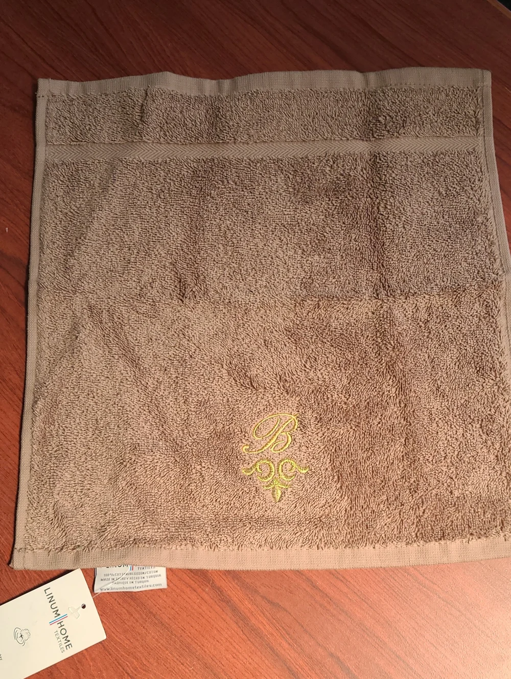 NWT! Latte Brown Wash Cloth Towel Embroidered Gold Monogram B